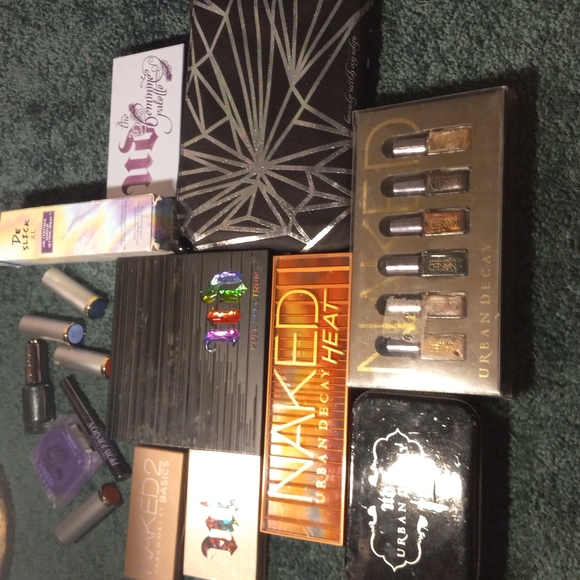 THE ULTIMATE URBAN DECAY BUNDLE OF PERFECTION!!! SEVEN EYESHADOW PALETTE ALONE!! - Picture 15 of 15